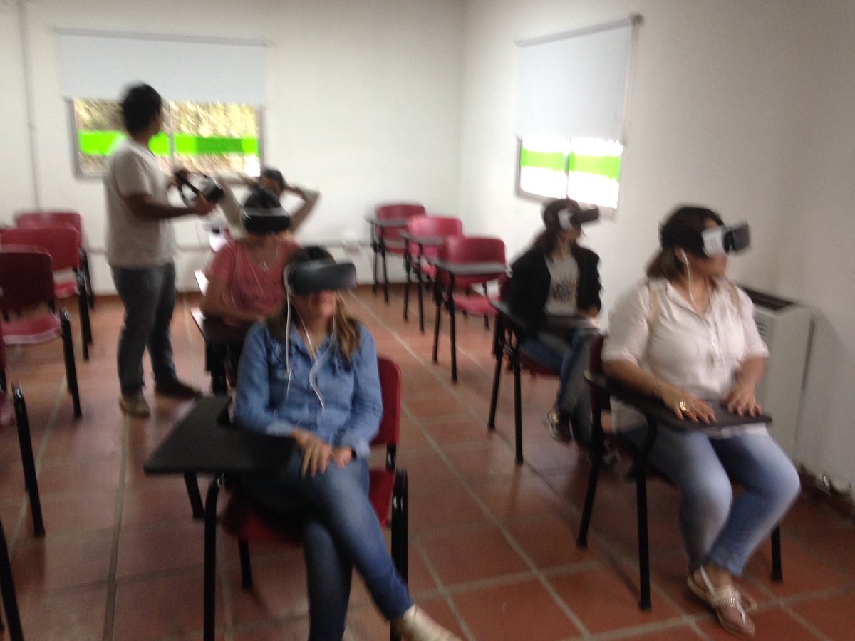 Zaal_86265's tweet image. Docentes y alumnas del ISFD N64 visitan Casa RED para incluir en sus prácticas aulicas el recurso #RedVirtual @Melina0409 @Munirivadavia1