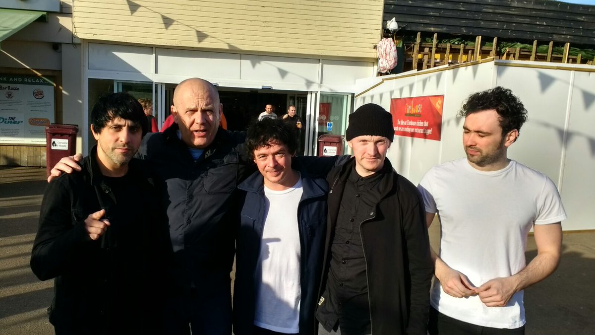 Andyjbro65's tweet photo. Me &amp; Alias Kid at shiiine on....class act on stage &amp; off.Cheers lads.😎 https://t.co/I7RtRWWHeY