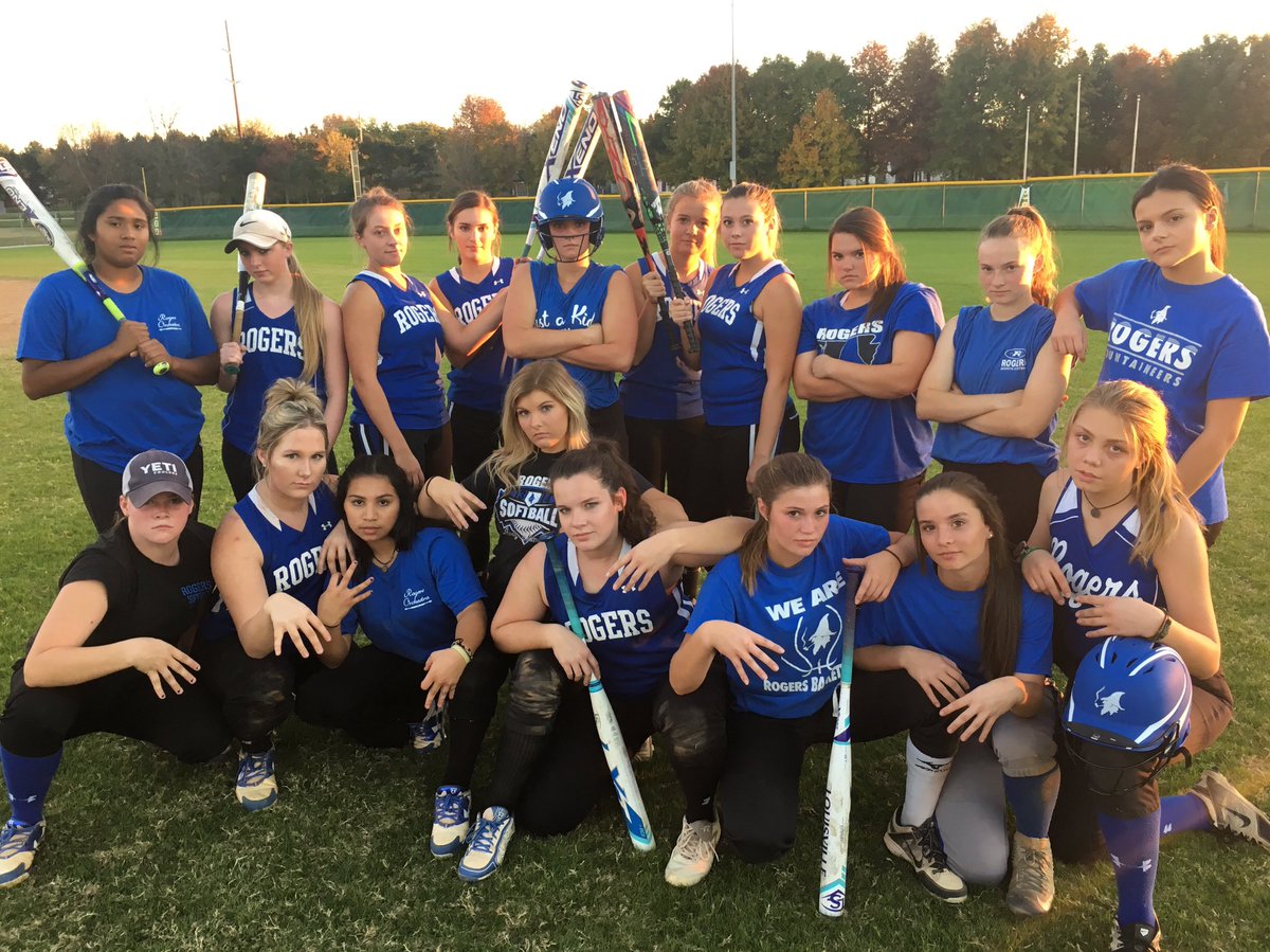 ladymountieSb's tweet photo. we're backkkkkkkkk #softball17 https://t.co/eh5PqYP7PJ
