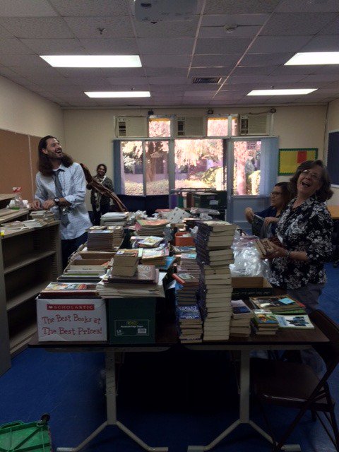 ISGYanbu's tweet photo. YIS Teachers are working  collaboratively to build a book and reading resource room for the teachers and students at YIS! Great job! https://t.co/IYnGPOysFE