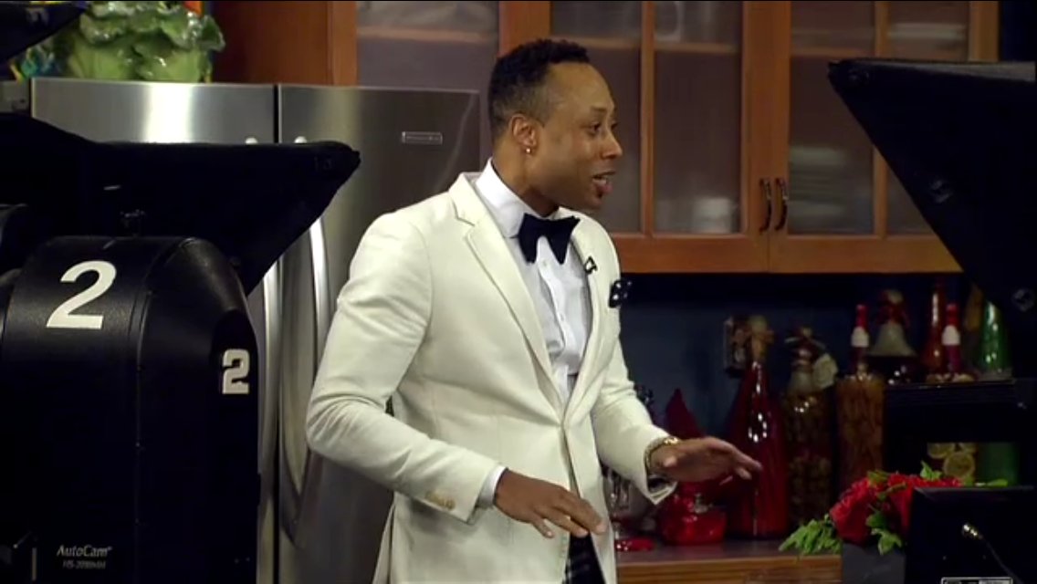 TheLifeSTYLest's tweet photo. Holiday #fashion #tips for #men and #women on #AMNW channel 2 between 9-10 AM. #WardrobeStylist #Mensfashion #WomensFashion https://t.co/lGCOPMkqs6