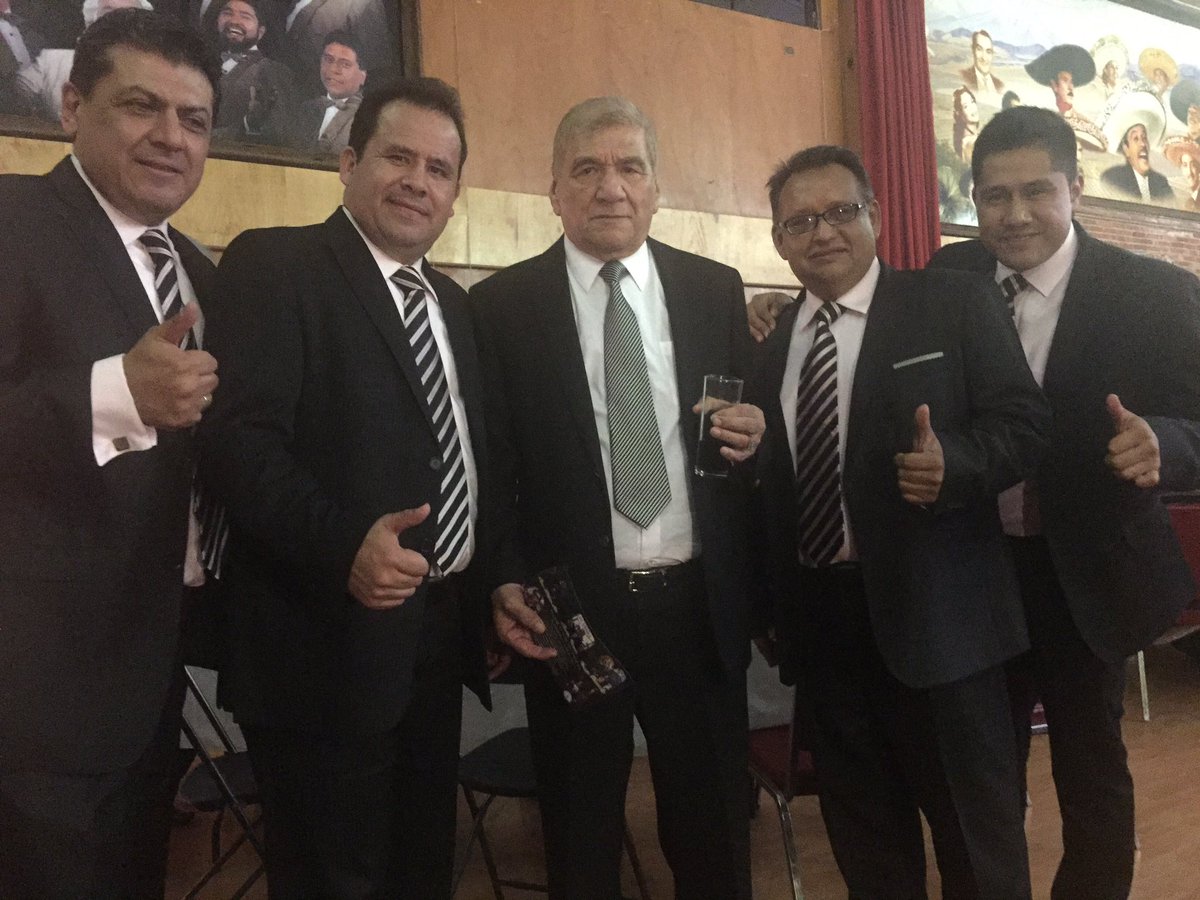 Otra con el festejado el maestro Martín Urieta