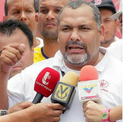 ObrerosDePolar's tweet photo. TRABAJADOR DE POLAR RETA A LORENZO MENDOZA EN LOS MEDIOS DE COMUNICACIÓN PARA QUE DIGA LA VERDAD AL PUEBLO https://t.co/1ch7aIBT32 https://t.co/aj3LmMswAo