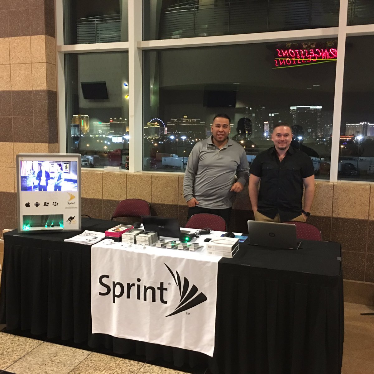 Don't miss out on the view, and talk about #TheSwitchIsReal!! @Sprint4LV <a href="/ExpertsChoice/">UCR Sprint</a> <a href="/B10v3/">Brandon Love</a> <a href="/Store21lasvegas/">Sprint E Charleston&Nellis</a> <a href="/DannyIsho/">Danny Isho</a>