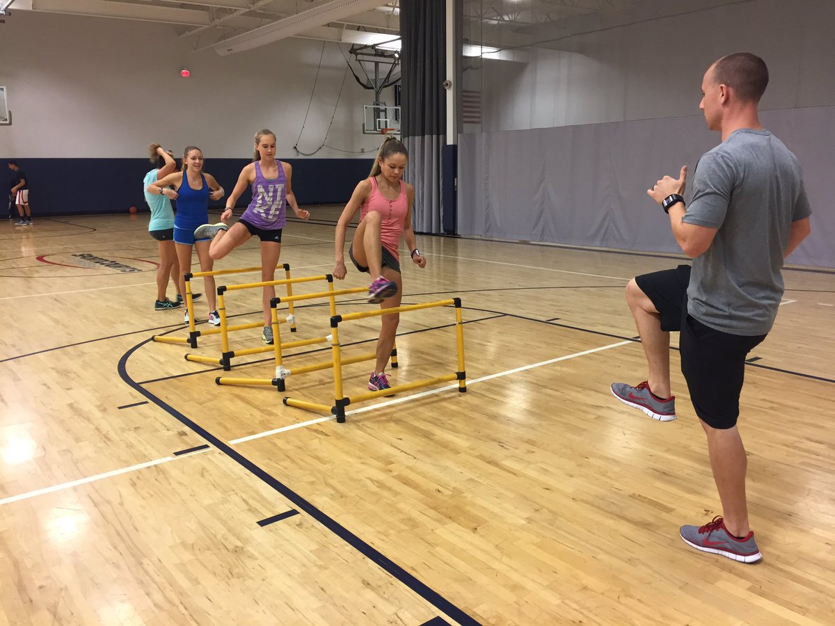 _rundomrun_'s tweet photo. Team work makes the dream work. Ooh and a bird sighting at the group strengthening class. #SRAElite https://t.co/efGfafZjS2