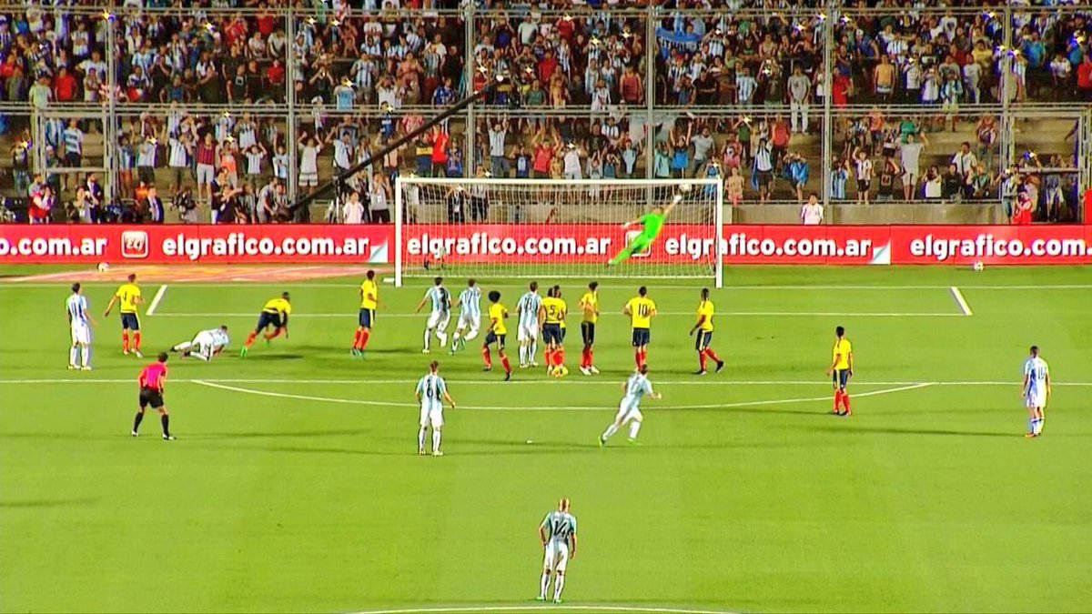 catalan_fan's tweet photo. #messi scores 1st free kick dis season&amp; couldn't get any betterRight when Argentina needed him most,he delivers wid perfect free kick #GOAT https://t.co/NwRHzxy7Gd
