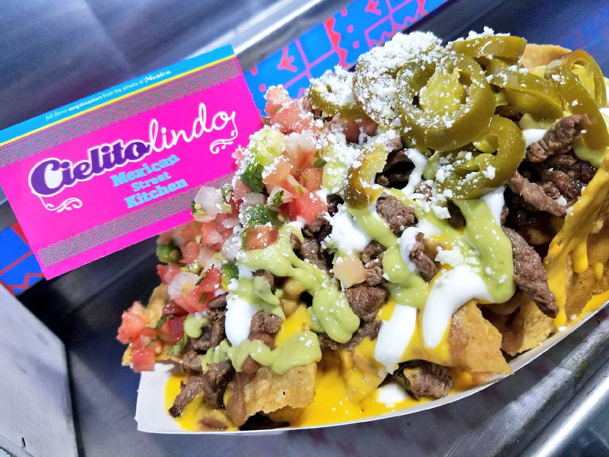 Off the Grid: Serramonte may be chilly but come and get your nacho fix from <a href="/cielitolindomsk/">Cielito Lindo MSK</a> it'll warm you up! Here til 8pm😛