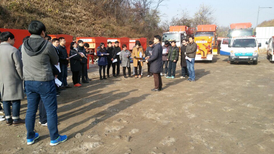 #성남시 에서는 폭설대비 준비 중입니다!
올해도 신속한 제설작업에 대한 의지 충만!!

지금은 #분당구 도로관리과에서 동 제설 담당자들에게
제설작업 교육을 하고있습니다

응원해주세요~~^.^

<a href="/Jaemyung_Lee/">이재명</a>