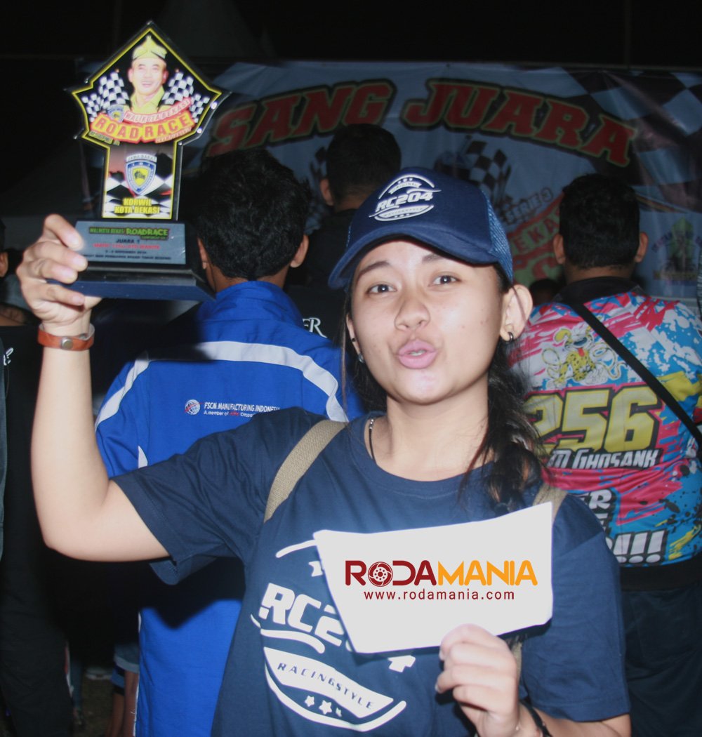 rodamaniadotcom's tweet photo. Riska Chikox, Mahasiswi Farmasi Berprestasi
https://t.co/sU3OE5M16c
#rodamania #cornering #funrace #motorbalap #roadraceindonesia #roadrace https://t.co/TIdCzqAkkL