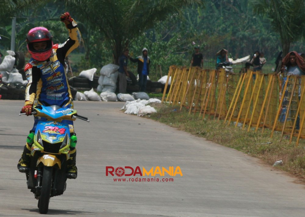 rodamaniadotcom's tweet photo. Riska Chikox, Mahasiswi Farmasi Berprestasi
https://t.co/sU3OE5M16c
#rodamania #cornering #funrace #motorbalap #roadraceindonesia #roadrace https://t.co/TIdCzqAkkL
