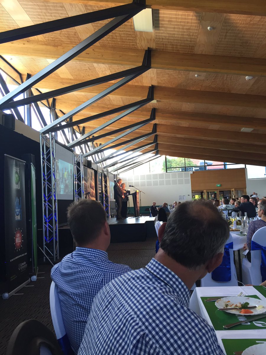 MintEdition's tweet photo. Inciteful presentation by Lyn and Neil Campbell at Sth Is Farmer of the Year 2016 #kelloggleaders #sifoty https://t.co/eYSlQ7MsK9