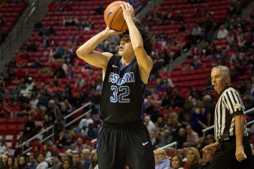 CSUSM_MBB's tweet image. #CSUSMHoops takes on Redlands at 7 PM in The Sports Center. Catch all the action live online with live stats/video! ow.ly/uuyR306cTAN