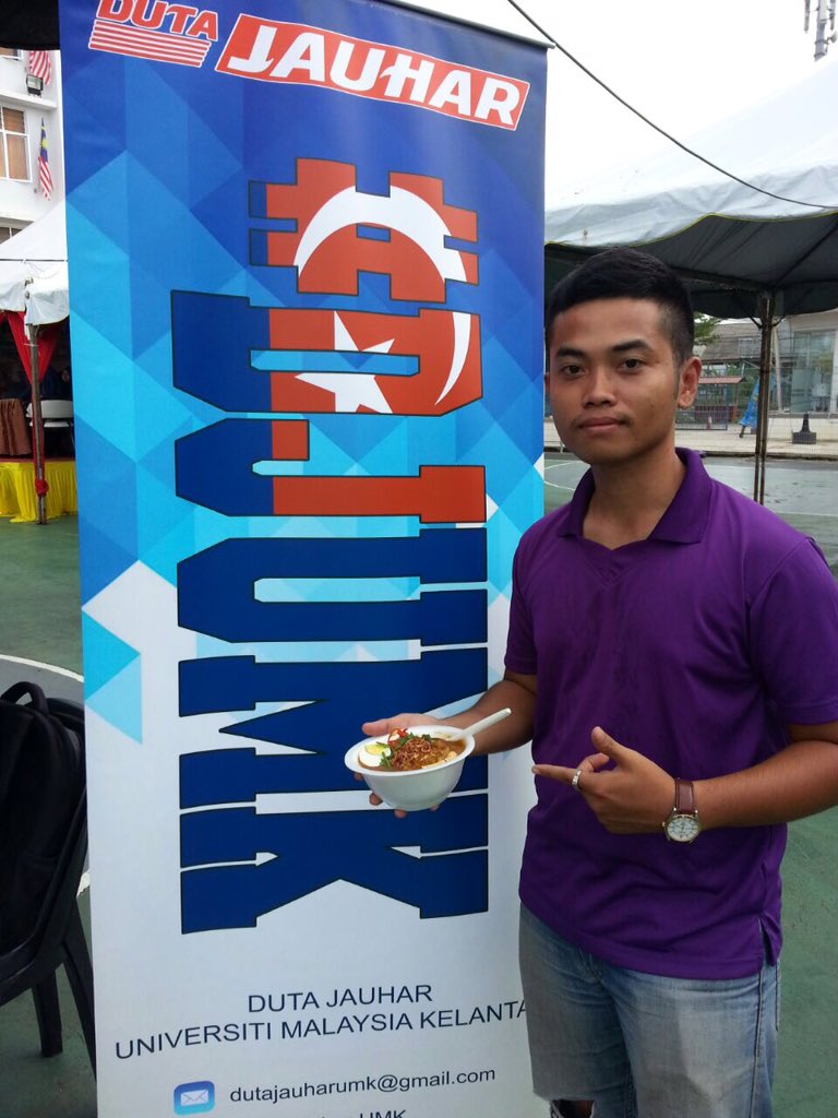 JauharUmk's tweet photo. 1st Nov 2016 - DJUMK bukak booth di Sweet Halal Event. Kami menjual makanan dari Selatan(Johor). Many experience we gain and learn from that https://t.co/rUEY7vFl9x