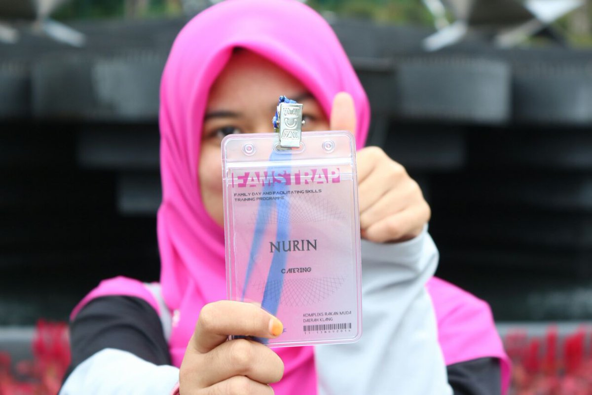 nurinsabri_'s tweet photo. program last & nametag plg style. power ahh dak2 ni. thanks @muhaiminDZ ! #cateringringring #FAMSTRAP https://t.co/ZGMYVnZ7Y6