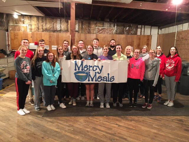 NorfolkKeyClub's tweet photo. Thank you Mercy Meals for letting us help you out tonight. We packaged enough food to feed about 4,000 people. #youthmakingadifference https://t.co/GPsbmCILT7