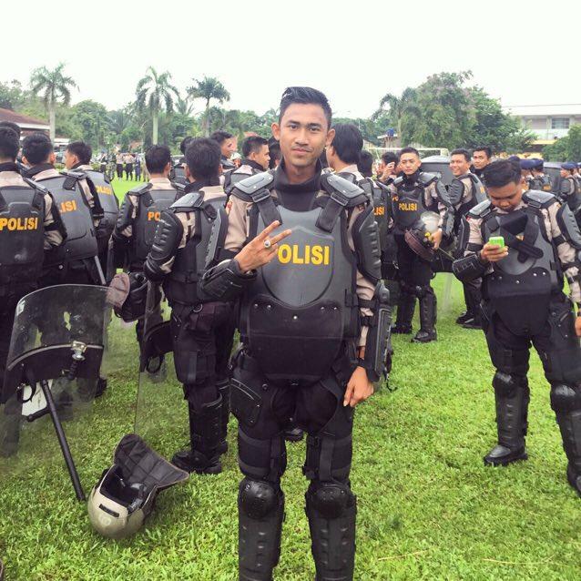 Come hangout with me on #BIGOLIVE. web.live.bigo.sg/2106859349_147…