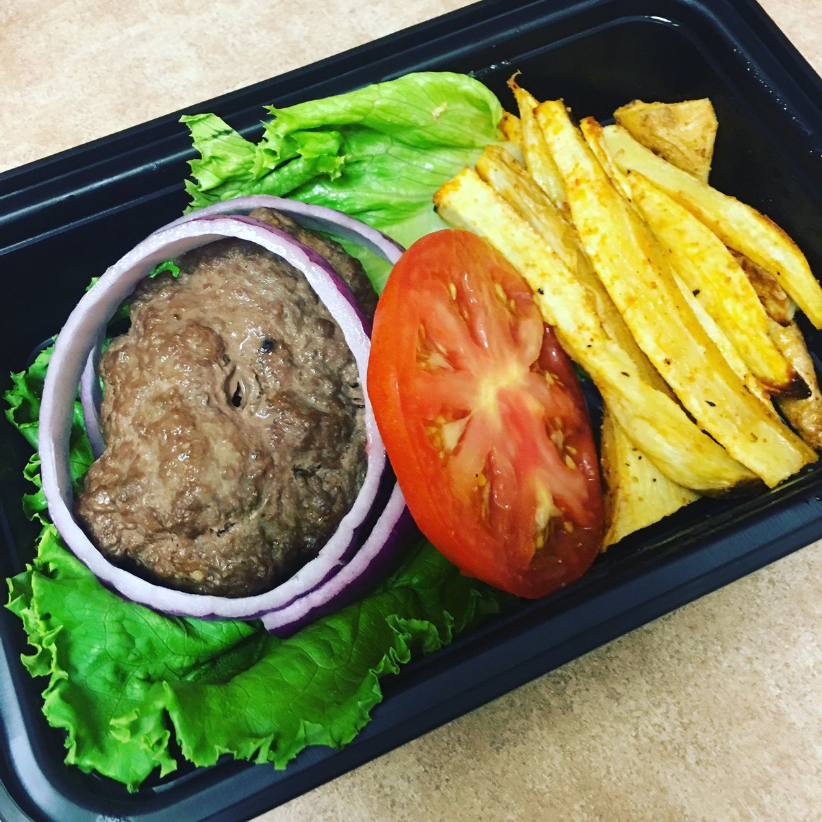 vvsmode's tweet photo. Don't eat less, just eat right! Naked Burger with Sweet Fries by @feedmyfit❤️Nailed it! #vvsmode #cleanfood #fitchicks https://t.co/bUhbcO1mtM