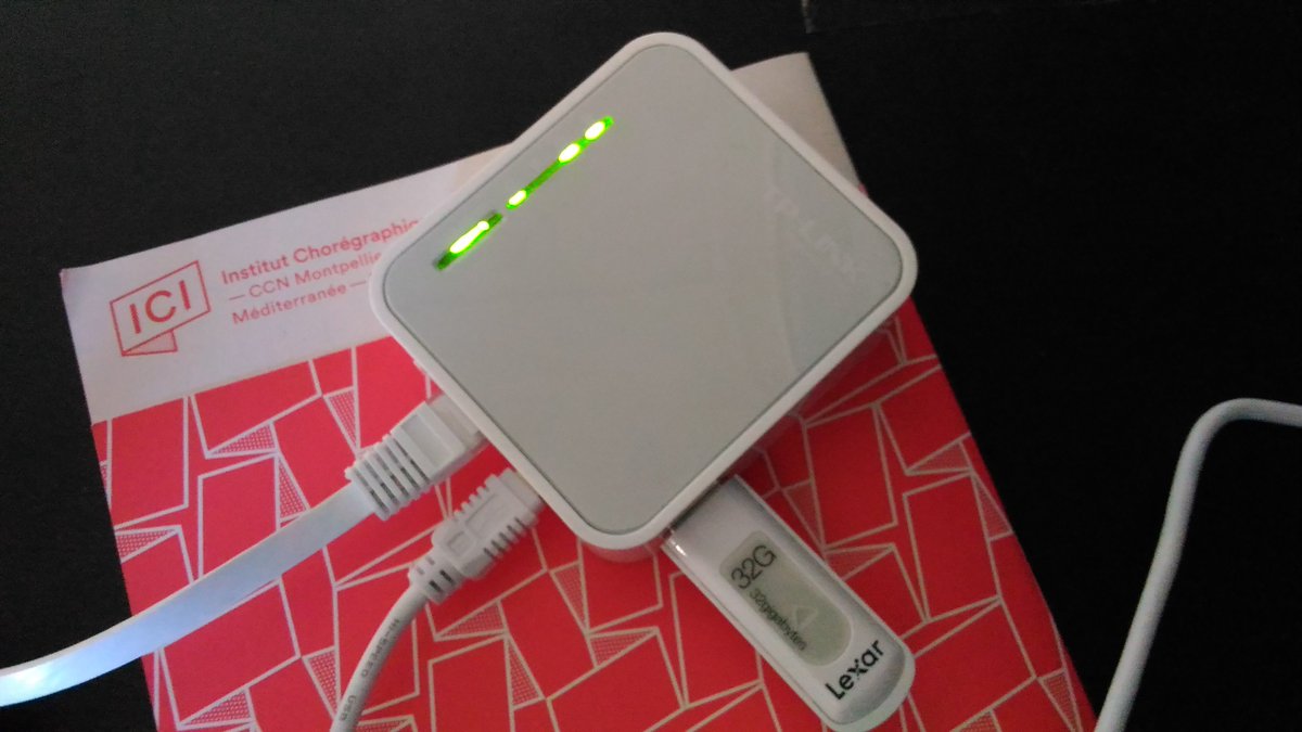 Bibliothèque offline &amp; détournements, belle expé lors d'1 workshop avec étudiants  Master Exerce au @ccn_montpellier : #practices #rituals