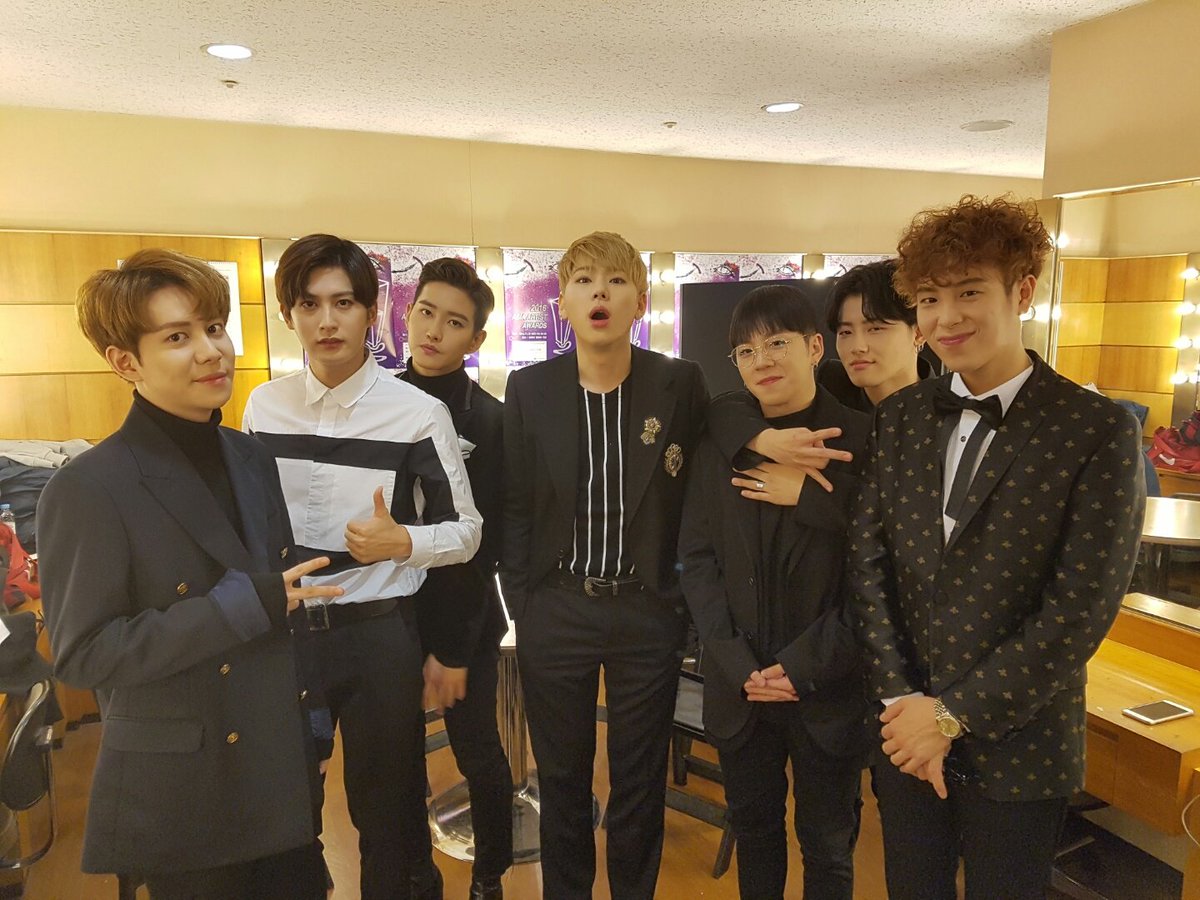 blockb_official's tweet photo. [V LIVE] 2016 Asia Artist Awards 
V앱 또는 MTN 채널에서 함께 하실 수 있습니다!  
#블락비 #BlockB #AAA
https://t.co/viMcnn2xDU https://t.co/jInwwUdVzH
