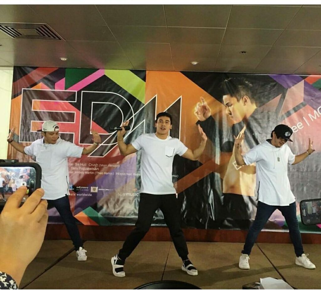 CTGuyz's tweet photo. With our chinito bro @enchongdee777 

#EnchongDeeMovesAlbumPresscon

#EnchongDee

#CTguyz https://t.co/hLjmM74fdy