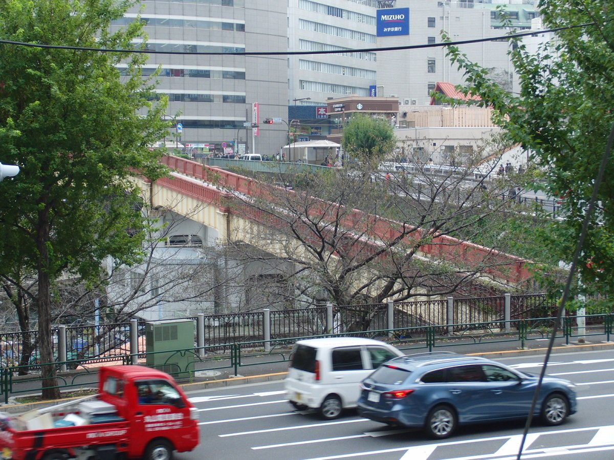 濱田研吾 A Twitter Jr市ヶ谷駅を跨ぐ 市ヶ谷見付跨線水道橋 土木建築工事画報 昭和6年4月号 復刻版 掲載の竣工当時の写真と 現在の様子を比較すると ほとんど変わっていないことがわかる 水道橋と平行して架かる 市ヶ谷橋 昭和2年築 や道路の石組み