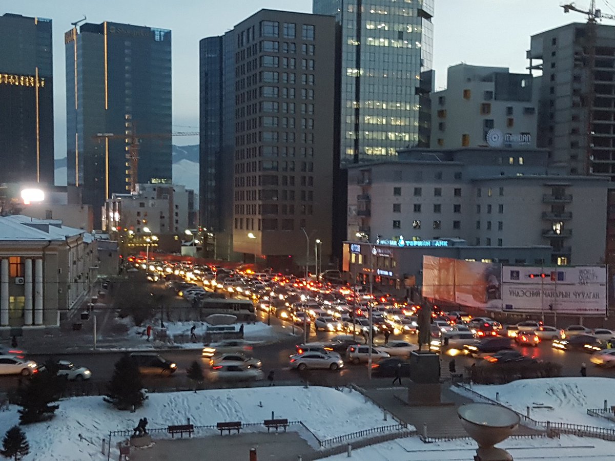 Урагшаачгүй хойшоочгүй болжээ. Том хотын жишиг л дэ. Одоо хүлээж тэвчиж сурах үлдлээ.