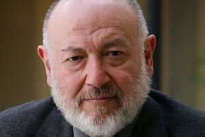 El escritor Juan Eslava Galán recibe este miércoles la Medalla de Oro de #Arjona, su localidad natal. #matinalSERjaen