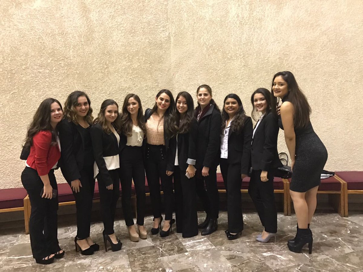 anagdo12's tweet photo. Mi team #SALPM17 #teamDisruption https://t.co/SsD9DGF0xe