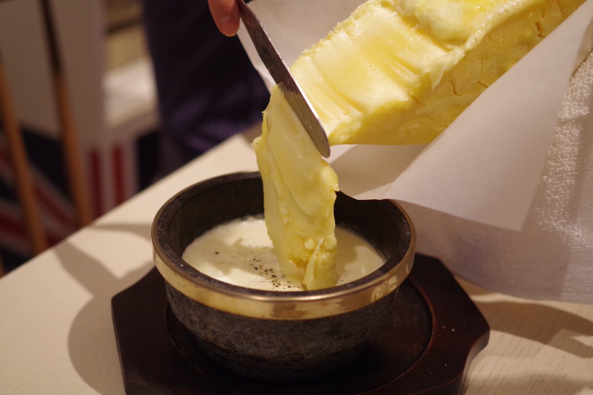 関西ウォーカー編集部 Twitterren 明日11 17にオープンするチーズ料理専門店 Cheese Craft Works 梅田 のレセプションにお邪魔しています 和洋中のさまざまな創作チーズ料理を味わえます 濃厚でとろけるチーズがたまりませんっ 山田