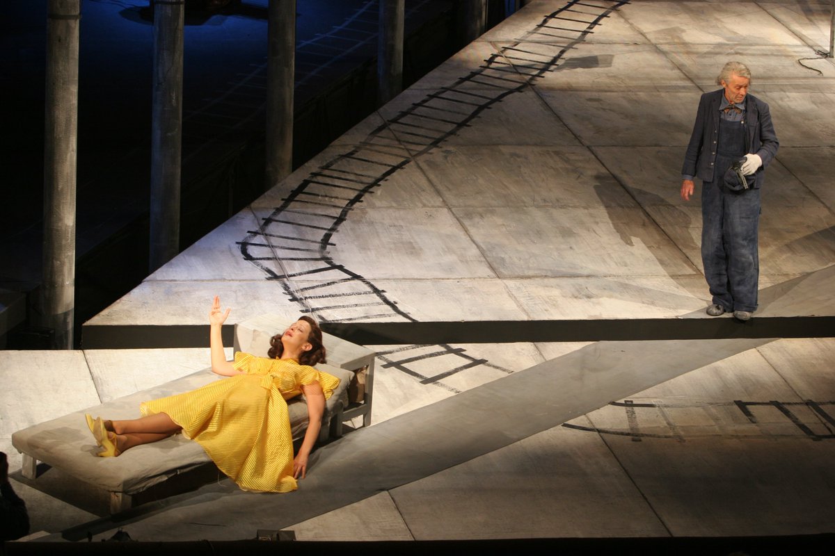 #LoveTheatreDay #ЯЛюблюТеатр #BackStage
От идеи костюма - к воплощению. "В пространстве Теннесси У.", художник В. Севрюкова