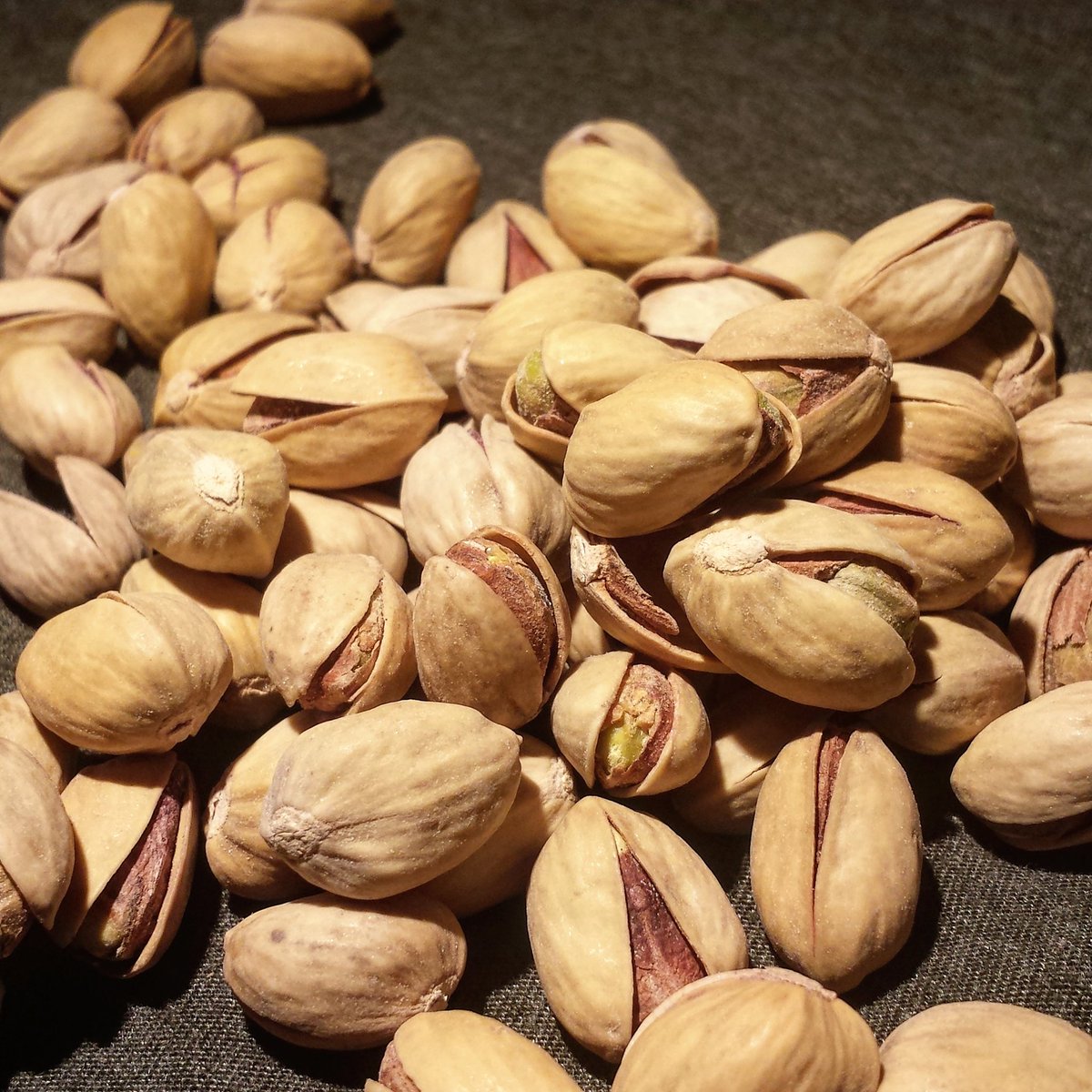 coconutblonde2's tweet photo. #pistachios are a perf mid-morning snack.. by saying mid-morning we mean 7am! #gymlife #gymoclock #snack https://t.co/oDi06Lt8dK