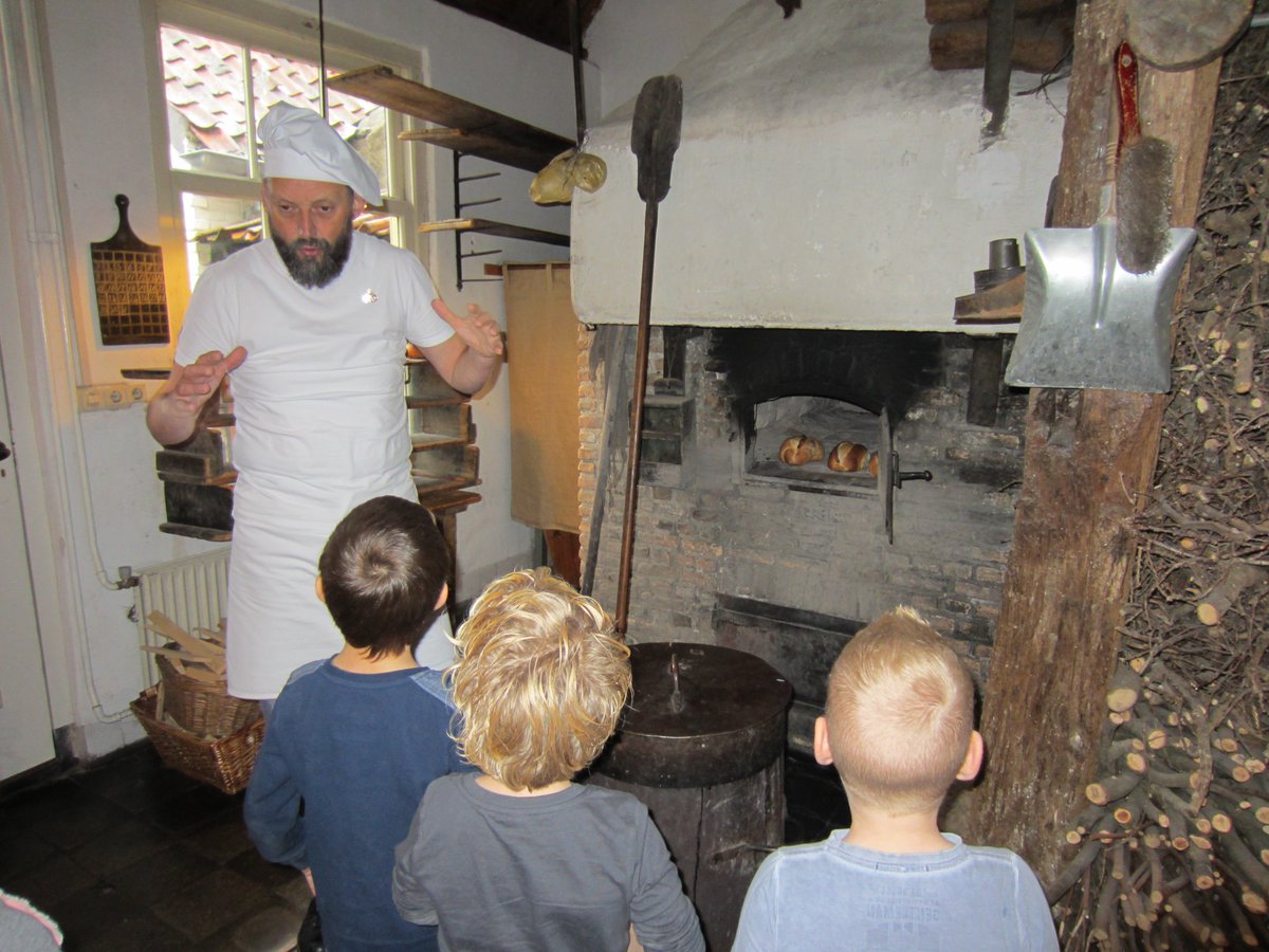 Gisteren met je jongste een hele leuke ochtend gehad <a href="/Bakkerijmuseum/">Ned. Bakkerijmuseum</a> <a href="/ksbodeVorm/">ksbodeVorm</a> #themabakker