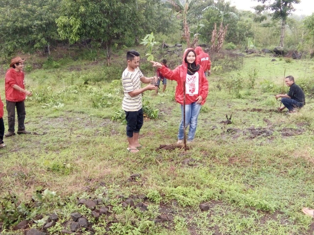 psisulsel's tweet photo. aksi penghijauan oleh #PSItakalar @psi_id #2TahunPSImembelaKeragaman https://t.co/Z3PeVcbxEQ