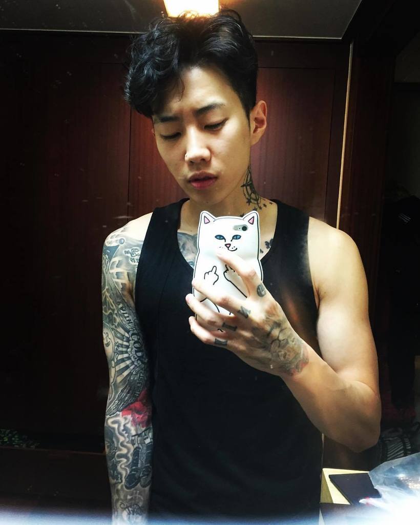 smirnxffs's tweet photo. RT Jwalkerz_TH: [JP.IG] "เคสโทรศัพท์อยู่ในโหมด "stone cold" Steve Austin 🔥🔥#aomg #followth… https://t.co/GnUMorceKD https://t.co/FpwCj9VsbM