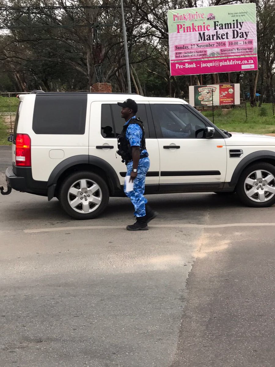 SDSProtection's tweet image. Our team out and about this morning. Keeping the roads safe #security  #magaliesig #fourways #security #proudlysa #makingadifference