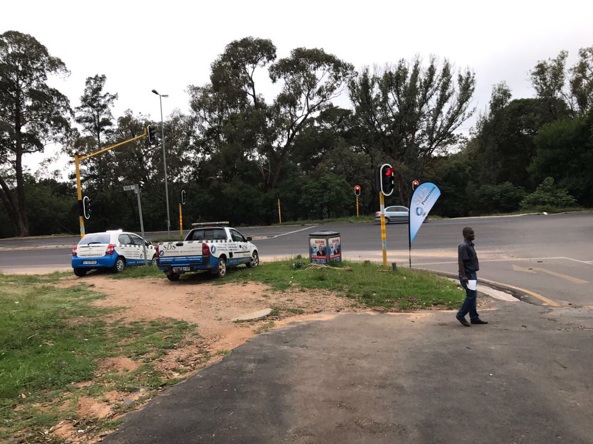 SDSProtection's tweet image. Our team out and about this morning. Keeping the roads safe #security  #magaliesig #fourways #security #proudlysa #makingadifference