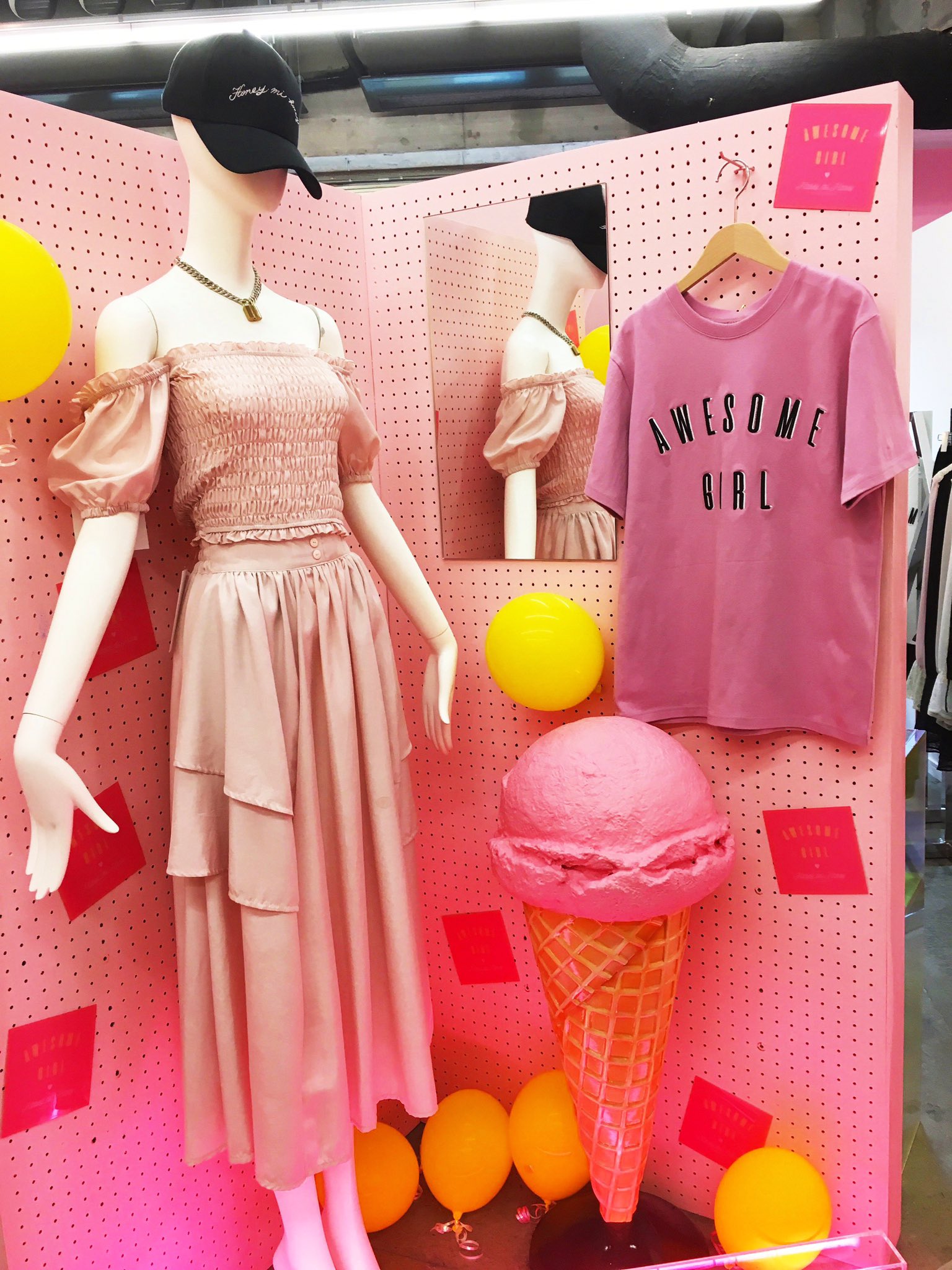 アール編集部 7月号発売中 Pink Pink Pink ハニーミーハニーの展示会 は乙女心をくすぐるカラー祭り おキャワなトップスに カジュアルなデニムを合わせたり 絶妙なコーデがズラリ 春服要チェックです ハニーミーハニー 2年目t島のつぶやき