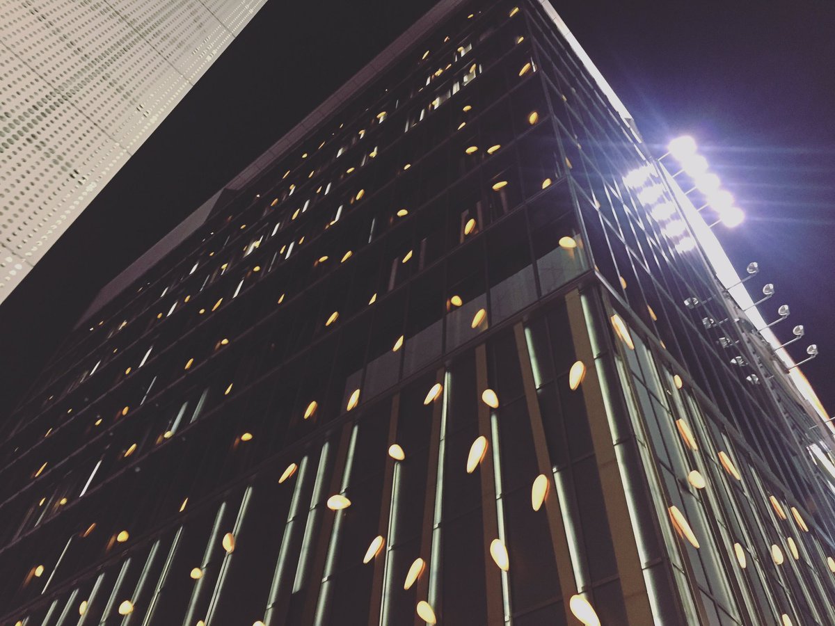 夜晚裡,輕盈的🍃
#architecture #architecturedesign #건물 #建物 #Building #design #light #Japan #tokyo #emporioarmanitokyo #Massimiliano #DorianaFuksas