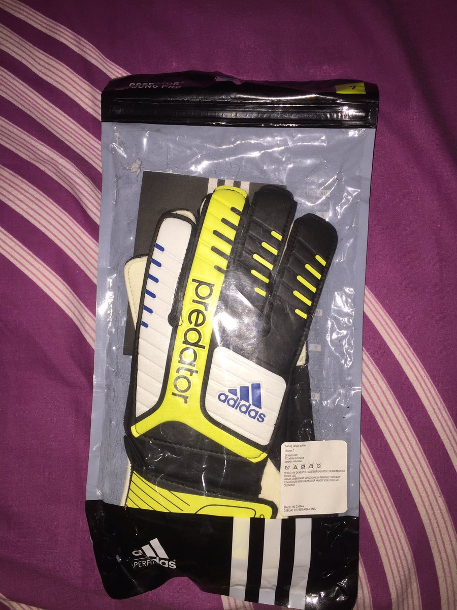 BaliFootballShp's tweet photo. #LBU9
GK Glove Adidas Predator Youth
BNIB
Size 7 https://t.co/qZbcEAUP2A