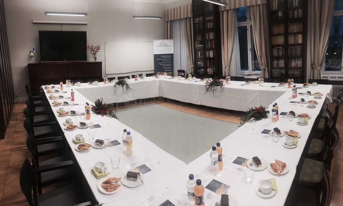 pekka_aula's tweet photo. Pöytä katettu, vieraita tulossa @Tiedeakatemia #roundtable #notsoroundtable https://t.co/JVhSIQ9IIR