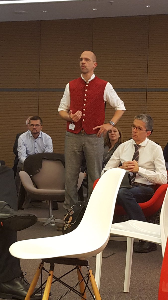 SchnoeckelR's tweet photo. Den Menschen, wie wir ihn kennen, gibt es bald nicht mehr. Dirk Gratzel, PRECIRE  #tyb16 #2bahead https://t.co/09Oi3mL7Xq