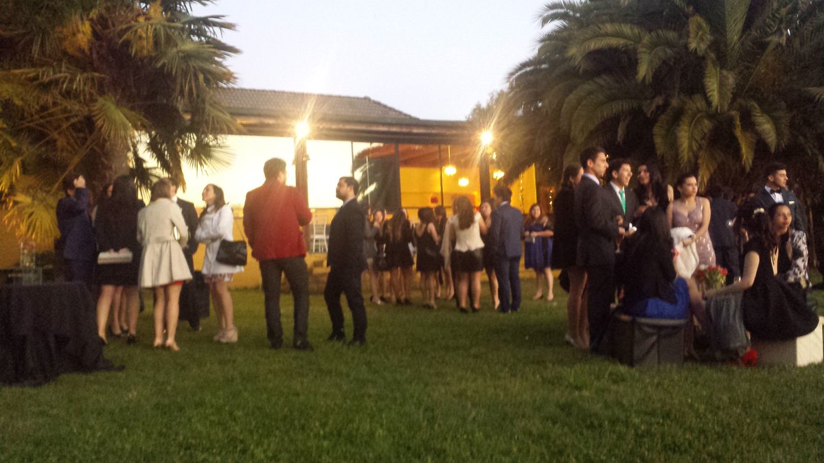 RioCasona's tweet photo. Medio Odonlológico USS Generación 2014

#generación #fiesta #excompañeros #rocinanteeventos #USS #odontólogos #cena #airelibre https://t.co/yAJgplwr2E