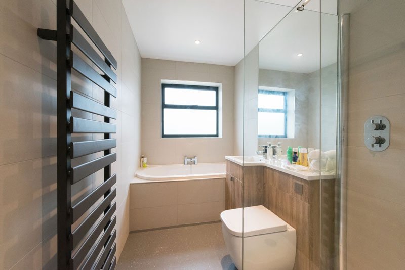 GuyBuilders's tweet image. Want to have a bathroom that will rival your friends and families’? @GuyBuilders can do this! #buildingservice #bathroominstallation