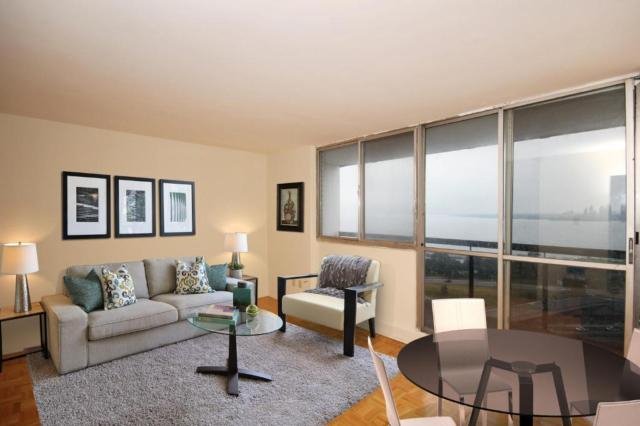 TdotProperties's tweet photo. Large 1 BR #Condo for #rent in #Toronto #LibertyVillage near Jameson and King. Details: https://t.co/ew8uAWQ67N https://t.co/NtSFqGbKBT