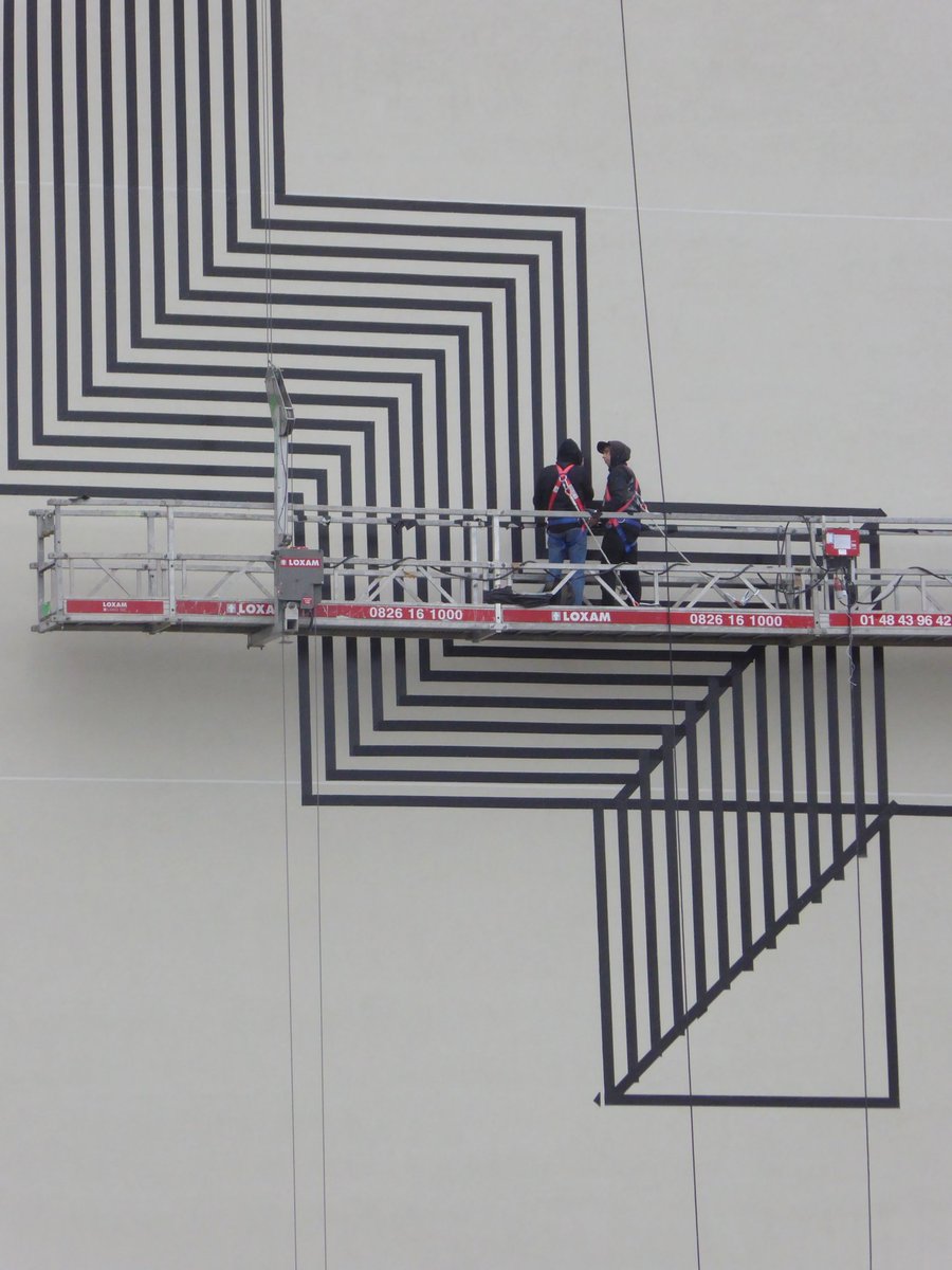 .<a href="/Latlas_art/">L'Atlas</a> investit de nouveau #Paris20 avec une fresque monumentale au croisement de la rue de Ménilmontant et de Chevreau #StreetArt