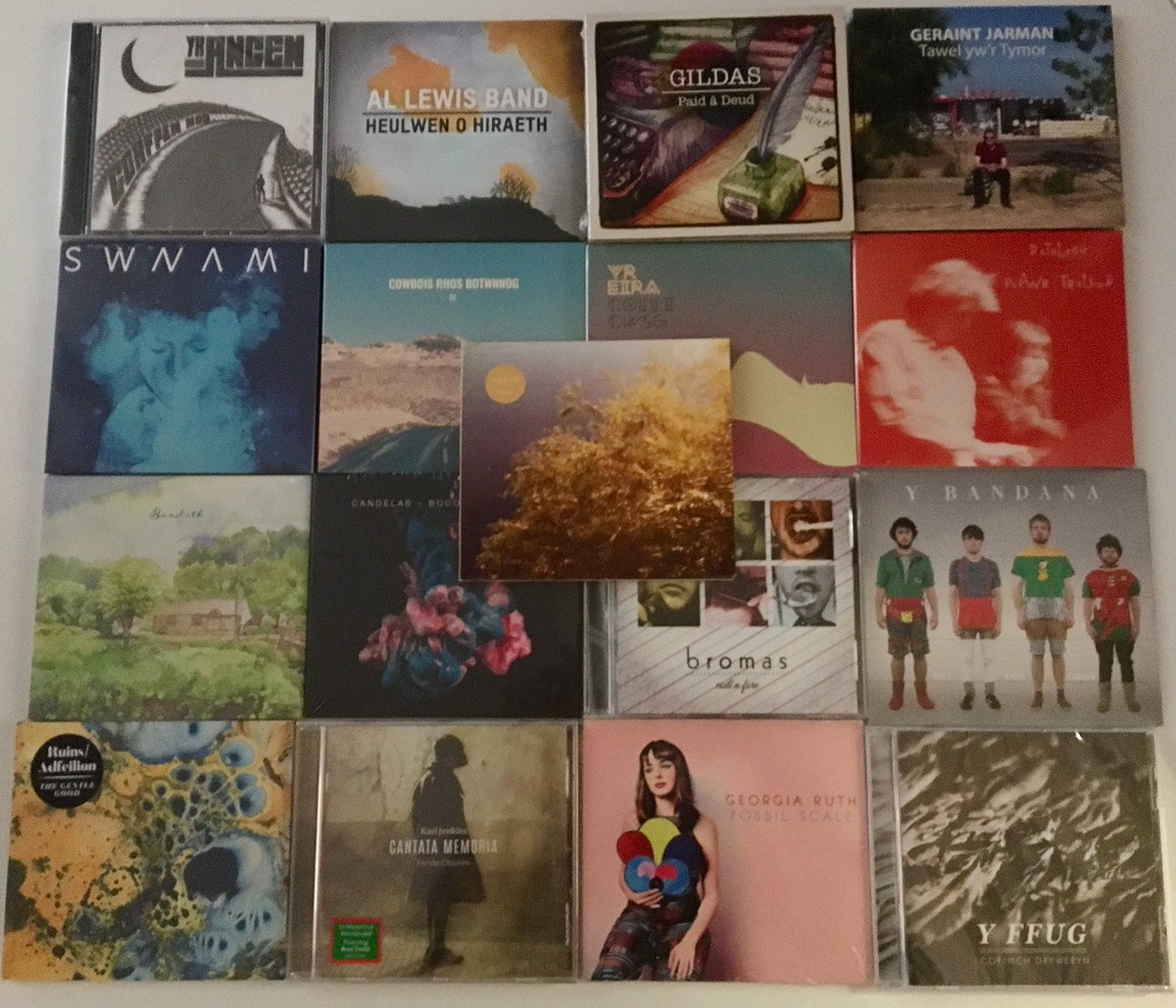 Llawer o CDs newydd ar gael yn ein siop! Cofiwch ein bod ar agor tan 5 heddiw. / New CDs are available at our shop! We're open until 5 today