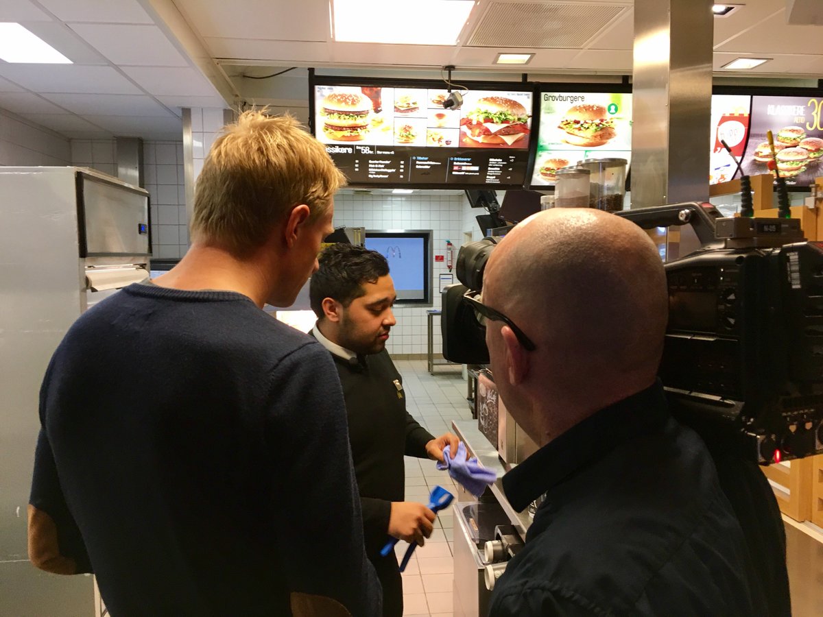 DKMcDonalds's tweet photo. Vi har i dag besøg af @DRNyheder i restauranten i Vallensbæk. Vi snakker om integration. Se med i næste uge #teaser #DRtv #McDDK https://t.co/IEzFBSPE0z