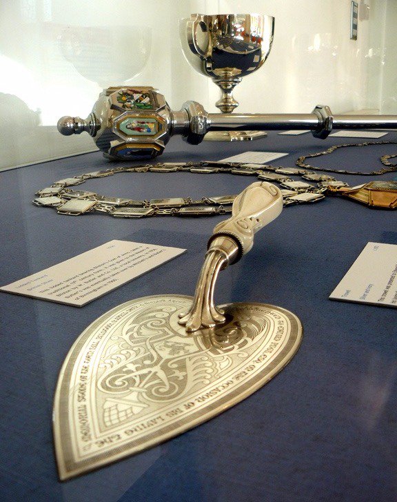 WV_History's tweet photo. "Bilston Mayoral Regalia Returns to Craft Gallery" https://t.co/g7gvso3nhy @WolvesCouncil https://t.co/zjcQiQqJkG