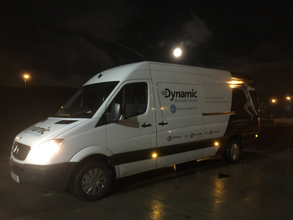 Dynamic_Medical's tweet image. Great picture of a #TeamDynamic van in front of the #Supermoon - not to be mistaken for a streetlight however...! #medicallogistics
