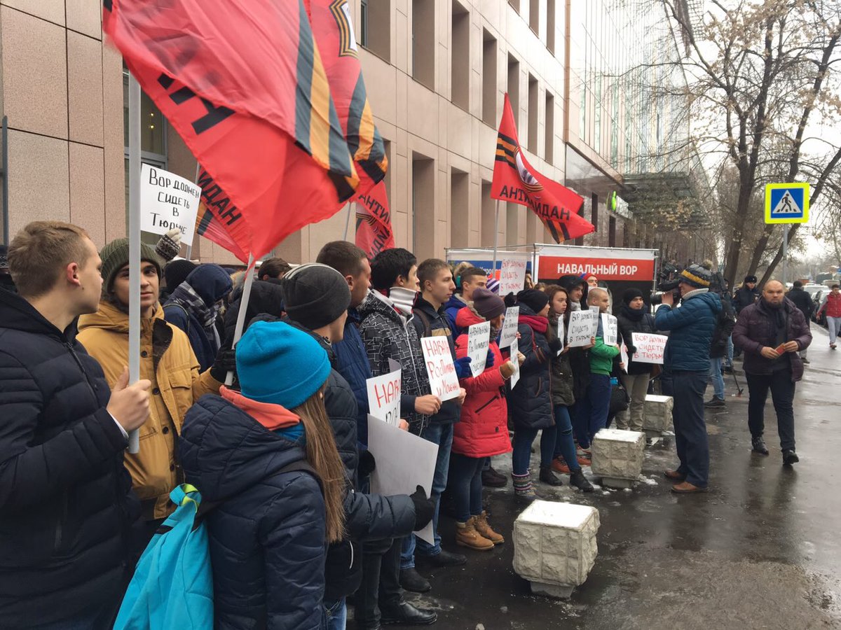 #антимайдан проводит акцию.Напоминаем про преступные дела Навального